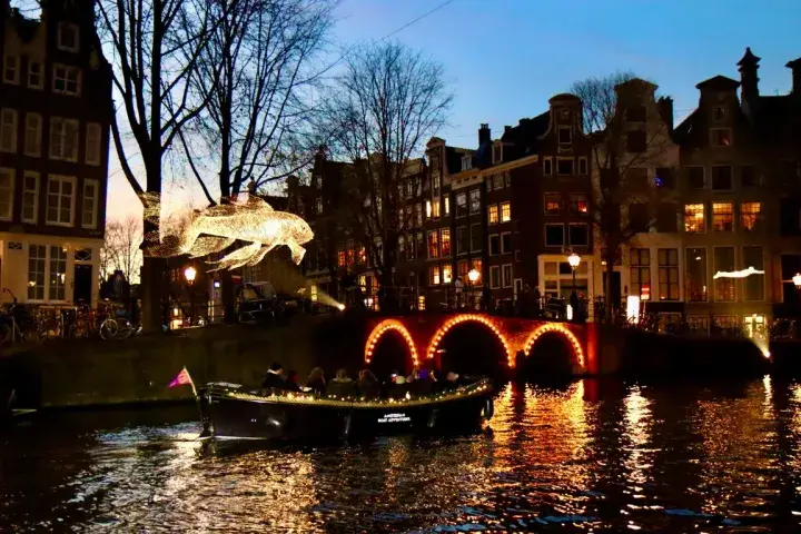 Amsterdam_Boat_Adventures_at_Amsterdam_Light_Festival