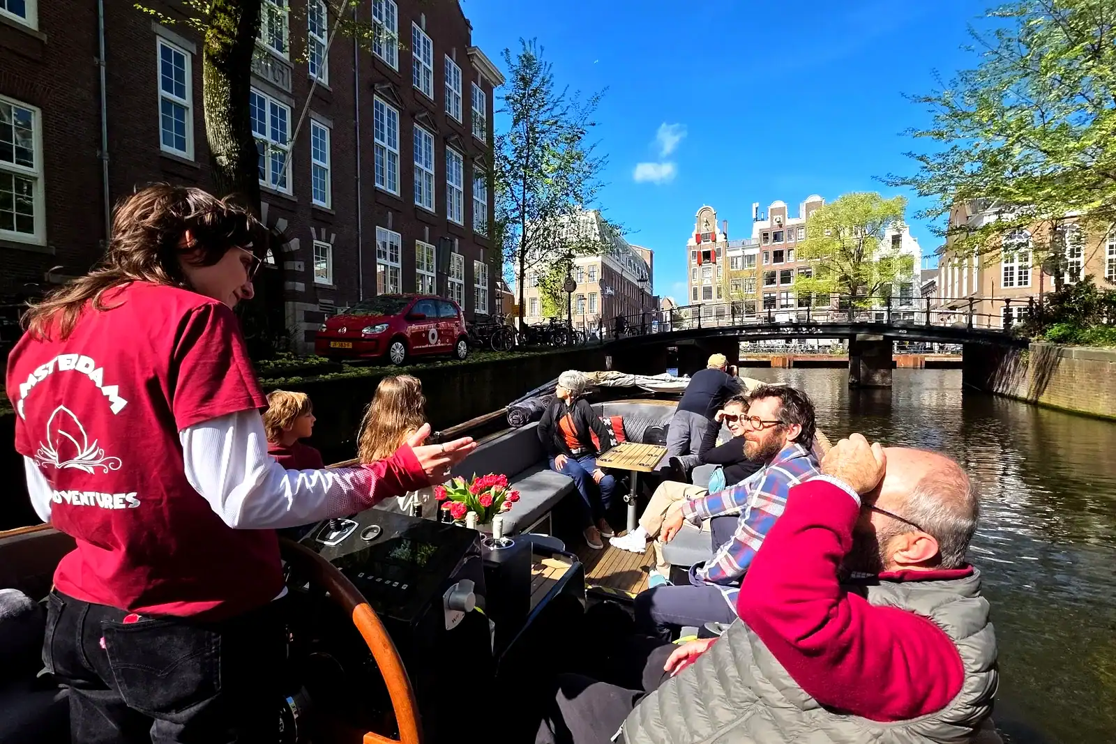old_city_center_canal_cruise_storytelling